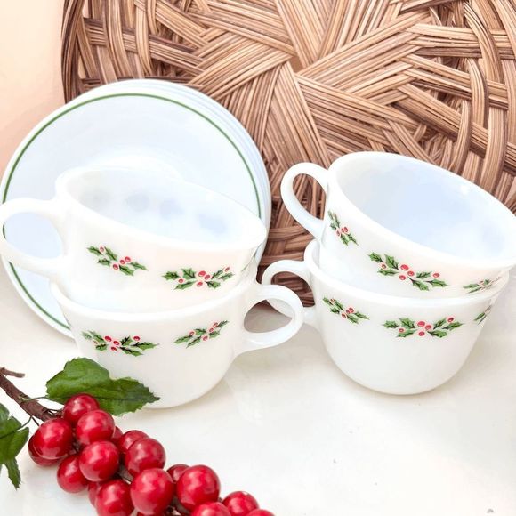 Vintage Pyrex Milk Glass Set of 4 Christmas Holly Tea Cups & Saucers - Picture 2 of 6
